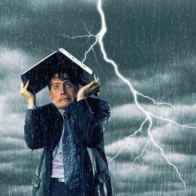  雷雨臨空，你應(yīng)該躲到哪里去？